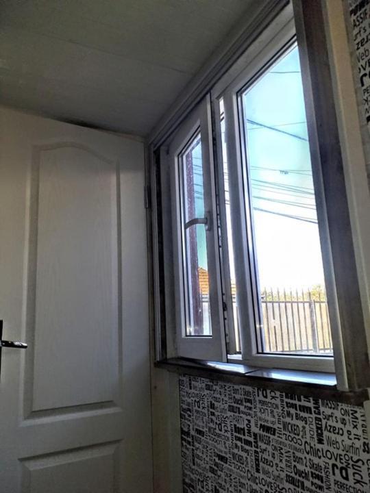 Two Rooms Cabin House Bukares Bagian luar foto