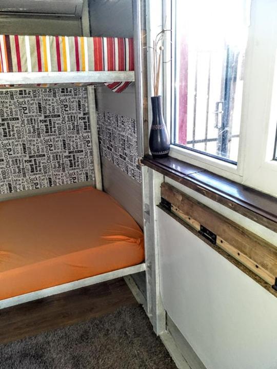 Two Rooms Cabin House Bukares Bagian luar foto