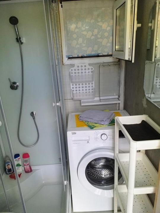 Two Rooms Cabin House Bukares Bagian luar foto